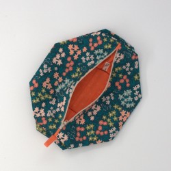 Trousse cosmétique petites fleurs sur fond vert