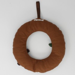Couronne de Noel imprimé sapins vert décorée d'un sapin et d'un bonhomme